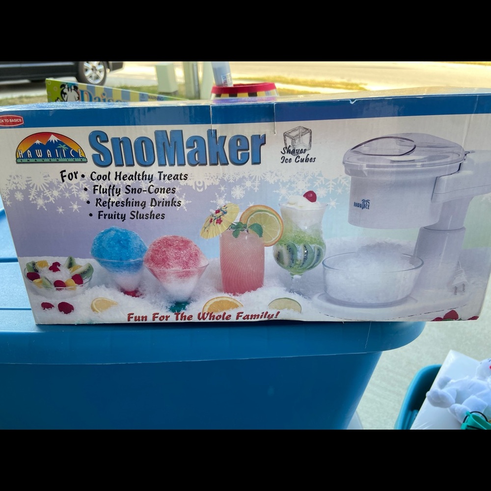 New in box Sno-cone maker for drink & slushes